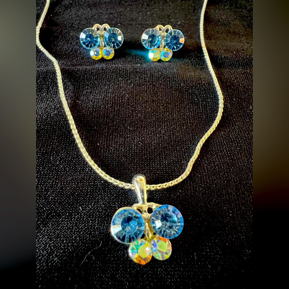 Butterfly necklace and earrings set